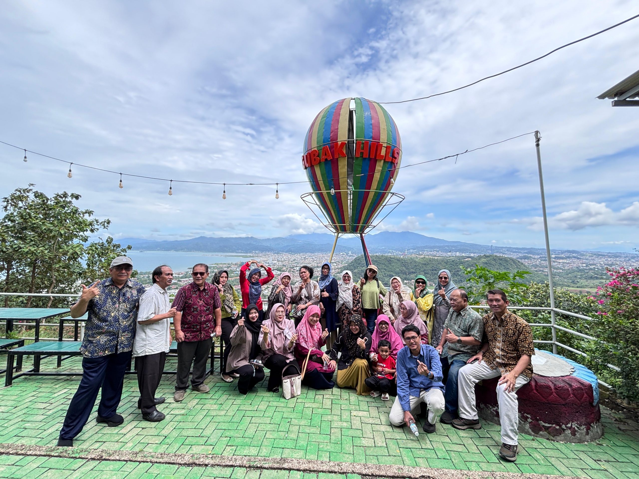 Pengelola JIIA Ajak Dosen Makan Siang dan Healing Bersama di Gubak Hills