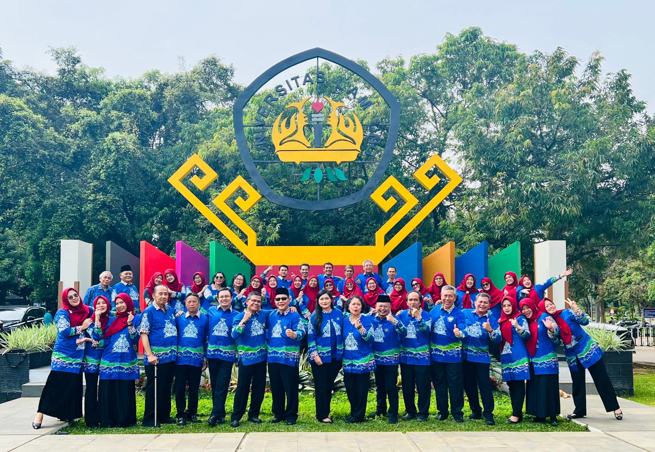 Jurusan Agribisnis FP Unila Beri Penghargaan atas Pengabdian Prof. Dr. Ir. Irwan Efendi dan Dr. Ir. Agus Hudoyo, M.Sc. yang Memasuki Masa Purna Tugas